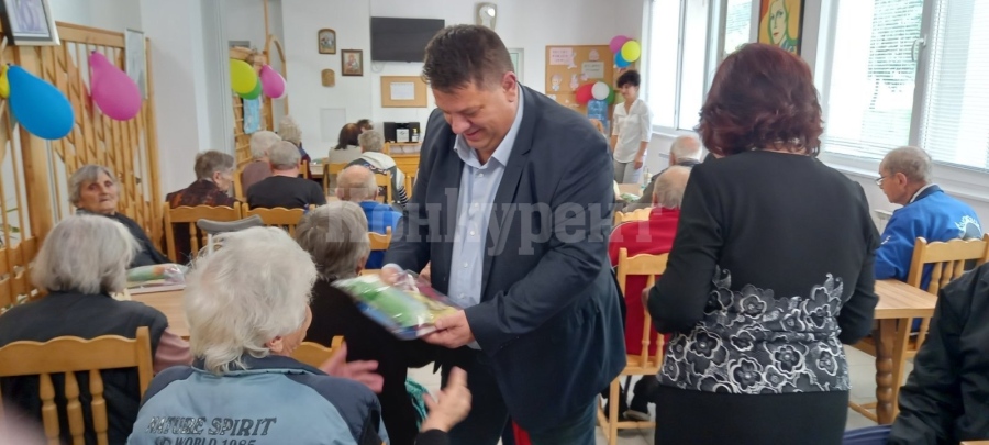 Листата на БСП за България във Враца посети дома за възрастни хора в града